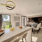 Villa Luxury Getaway - Modern With Pool And Ac