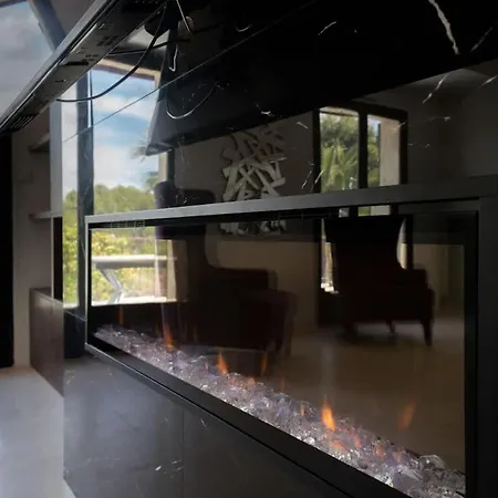 Luxury Getaway - Modern With Pool And Ac Villa *