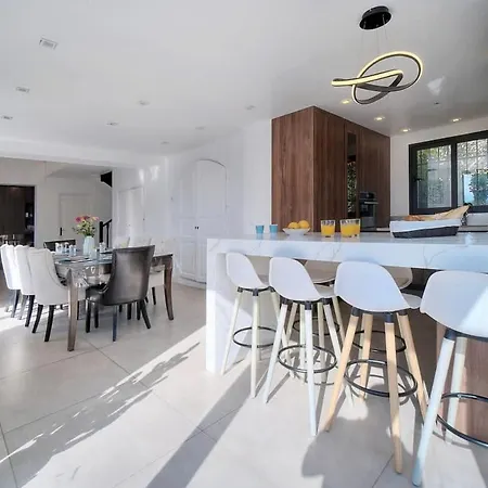Luxury Getaway - Modern With Pool And Ac Villa *