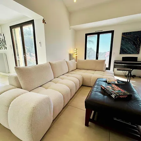 Luxury Getaway - Modern With Pool And Ac Вилла Валлорис