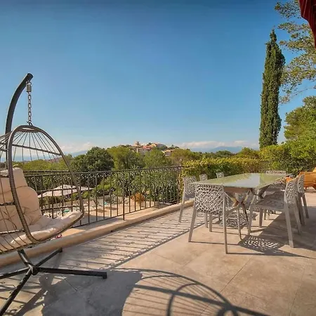 Villa Luxury Getaway - Modern With Pool And Ac