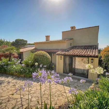 Luxury Getaway - Modern With Pool And Ac