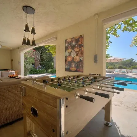 Luxury Getaway - Modern With Pool And Ac