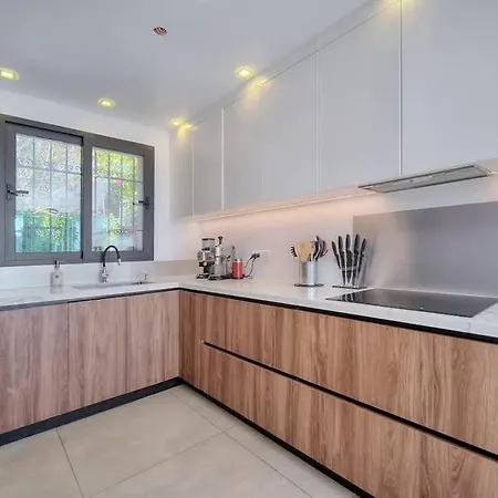 Villa Luxury Getaway - Modern With Pool And Ac