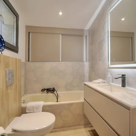 Luxury Getaway - Modern With Pool And Ac *