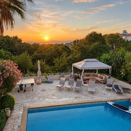 Vila Luxury Getaway - Modern With Pool And Ac *