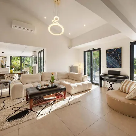 Luxury Getaway - Modern With Pool And Ac *