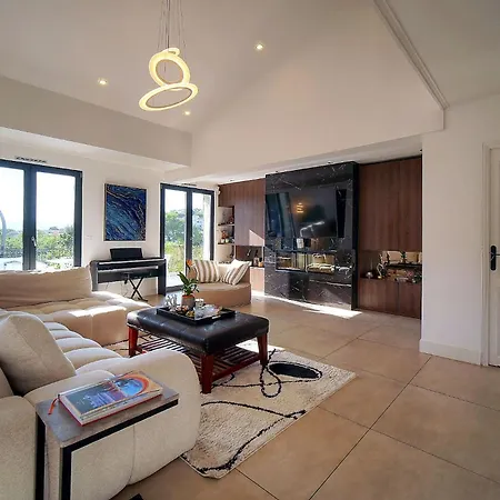 Vila Luxury Getaway - Modern With Pool And Ac Vallauris