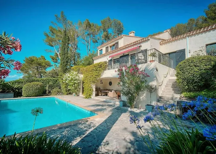 Villa Luxury Getaway - Modern With Pool And Ac