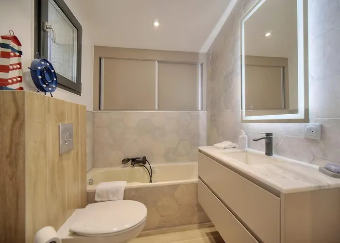 Luxury Getaway - Modern With Pool And Ac *